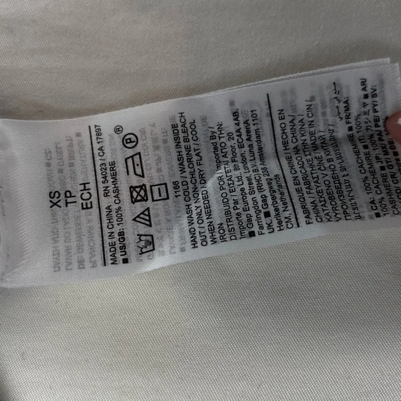 Banana Republic | 100% Cashmere | Light Gray Sweater - Picture 6 of 15